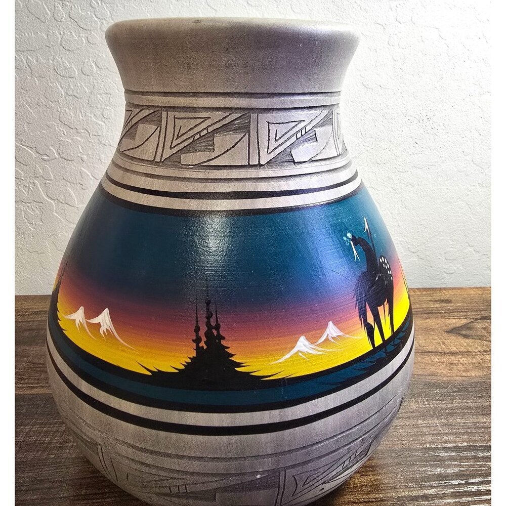 Dineh Navajo Native American Etched Ceramic Vase 9.5x8" Sunset Mountains Signed - Picture 6 of 15